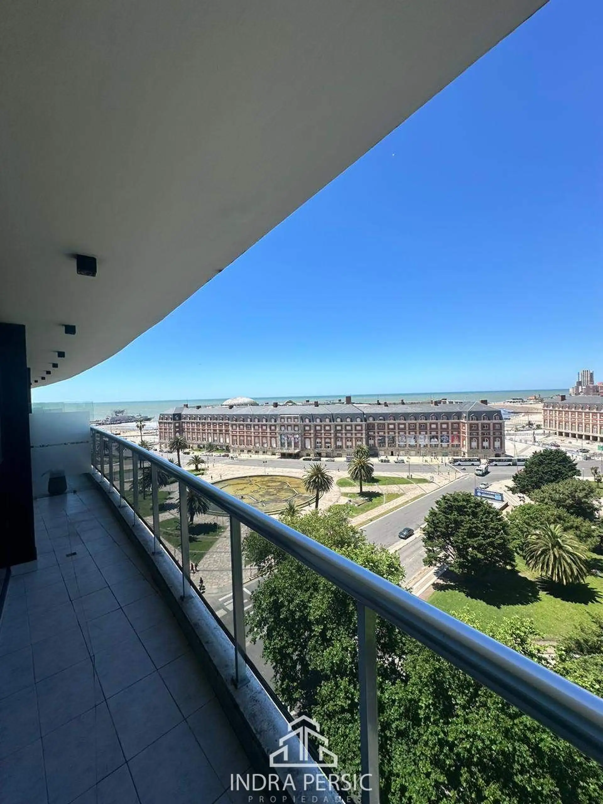 Departamento 2 amb, 60m² con balcón y vista al mar — Plaza Colón