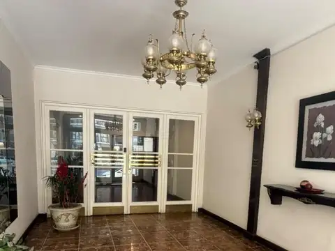 Av Colon 1800