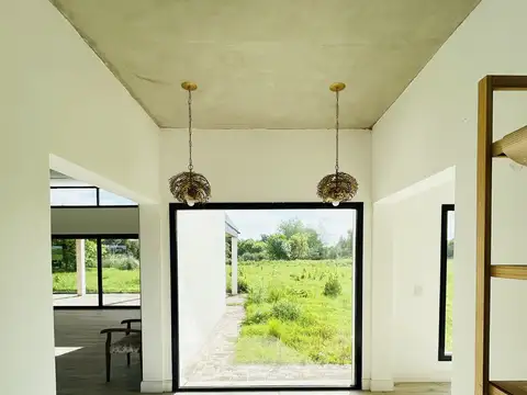 Casa 6 ambientes con 4 baños