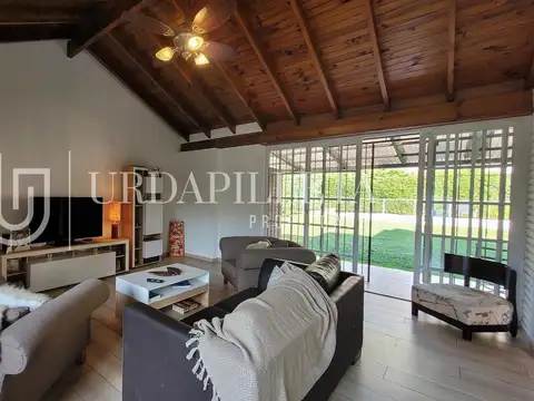 Casa en Venta con 2 cocheras