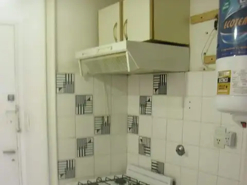 L N Alem 100, Piso 7