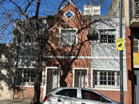 Excelente Duplex de 4 Ambientes con Patio y Tres Baños - 110 m² - Sin Expensas