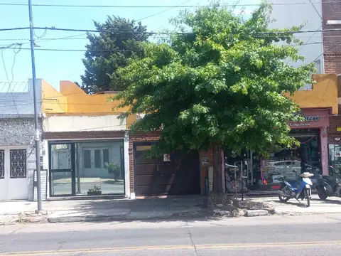 VENTA CASA CON 2 LOCALES + TERRAZA R. MEJÍA SUR