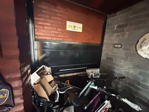 Casa 6 ambientes con 2 baños