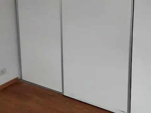 Alquiler de semipiso de 2 ambientes con balcon en wilde