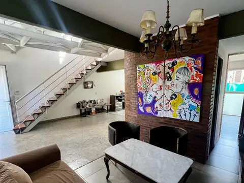 Duplex 3 dormitorios cochera y patio en el Corazón de Fisherton