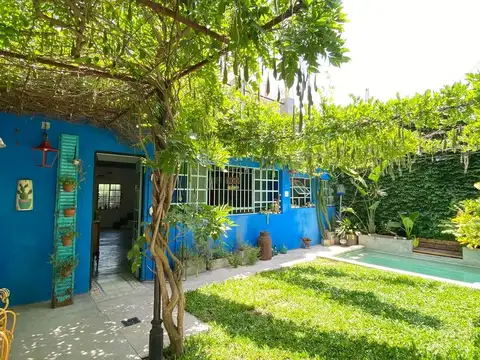 Casa en Venta-Martinez-5 Amb/Jardin/Pileta/Cochera