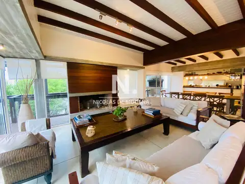 Casa 7 ambientes con 5 baños