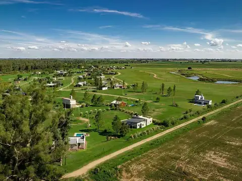 Terreno en venta en Oliveros en barrio Cerrado