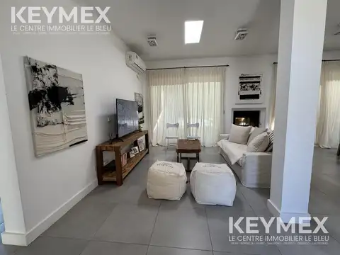 Casa 5 ambientes con 4 baños