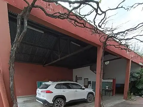 Casa en Alquiler con 2 cocheras