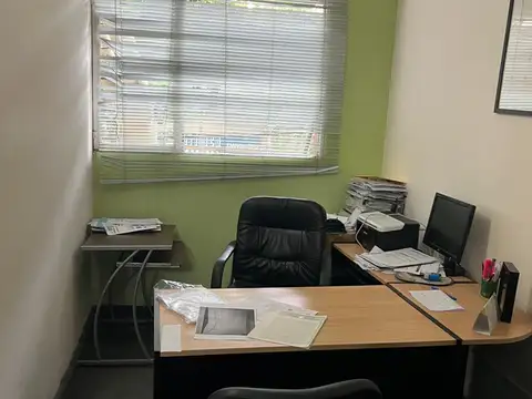 Venta oficina  zona tribunales 2 privados 1 baño