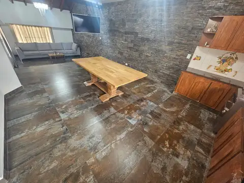 Casa 5 ambientes con 2 baños