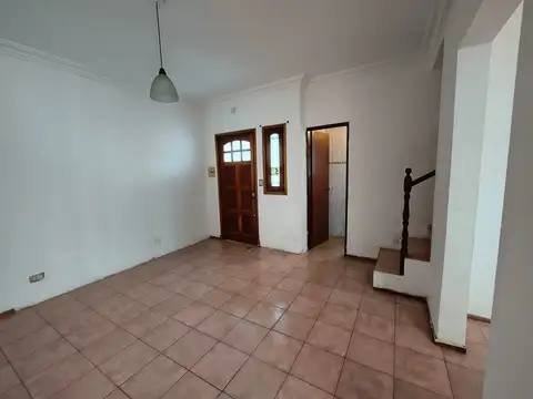Depto Tipo Casa en Alquiler en Munro, $ 850.000