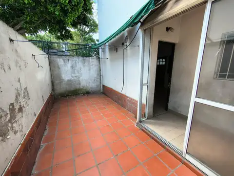 DDUPLEX 2 DORMITORIOS CON PATIO Y LAVADERO PROX ESTACION