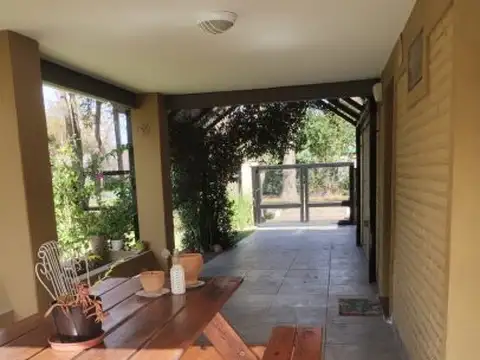 Casa en Venta con 2 cocheras