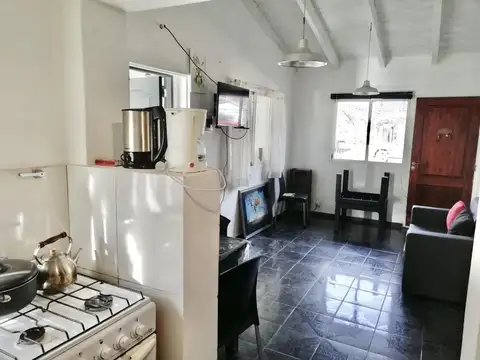 Casa 8 ambientes con 2 baños