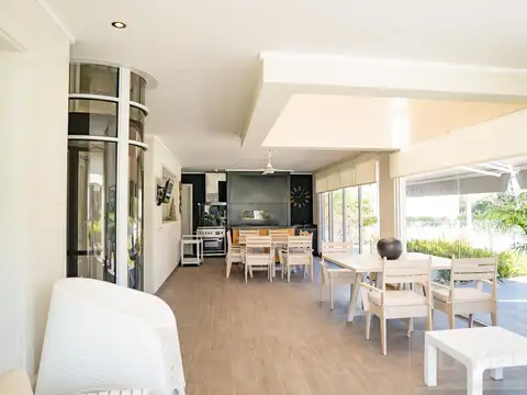 Casa 7 ambientes con 4 baños