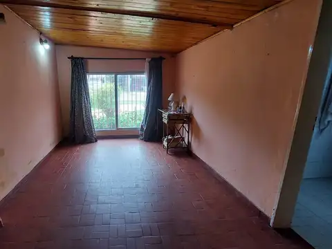 Casa 3 ambientes con 1 baño