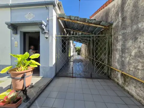 Casa 6 ambientes con 4 baños