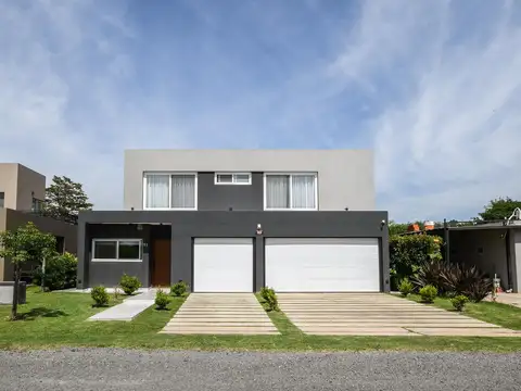 Casa en venta en barrio privado campos de esther pileta galeria con parrilelro primera calidad