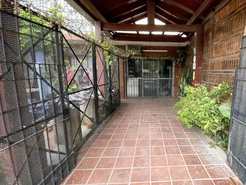 CASA MULTIFAMILIAR 3 AMBIENTES LOCAL GARAGE