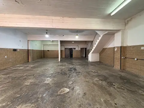 ALQUILER GALPON DEPOSITO OFICINAS 207m2 cubiertos Lote propio