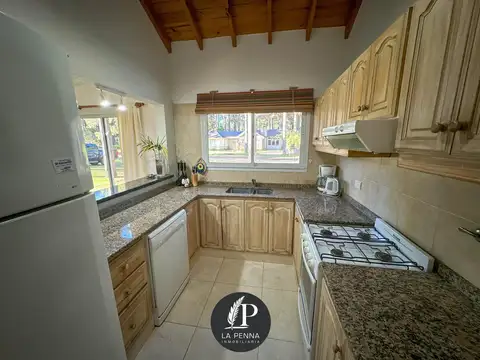 Casa 5 ambientes con 3 baños