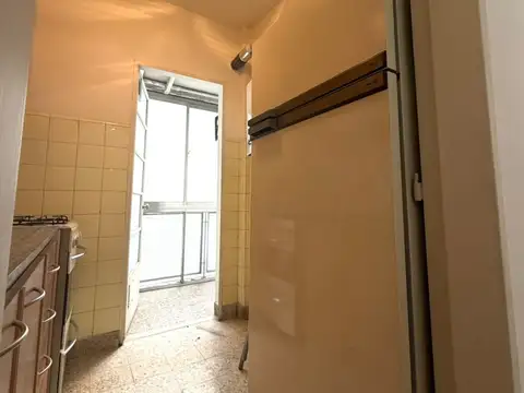 2 AMB AMPLIOS DE 42 MTS TOT., LATERAL C/ LAVADERO CUBIERTO, COCINA INDPTE. Y BAÑO COMPLETO, EXC. UBICACIÓN!