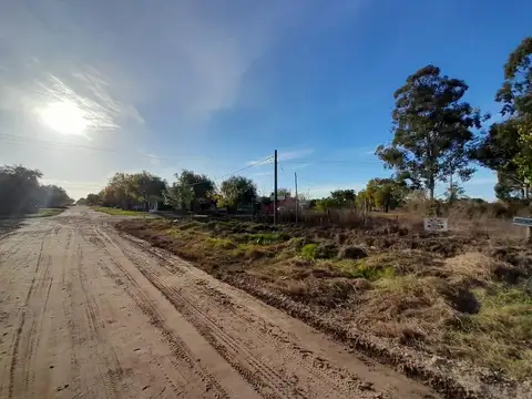 VENDO CAMPO DE 1 HECTÁREA EN  ZONA RESIDENCIAL DE ESQUINA!