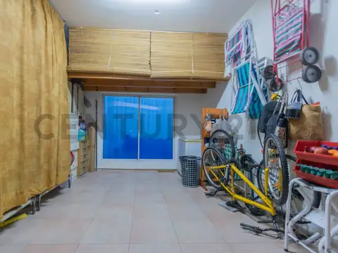 VENTA CASA 6 AMBIENTES 4 DORMITORIOS + COCHERA + QUINCHO + TERRAZA | LA PATERNAL