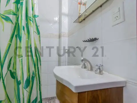 Venta casa 6 ambientes 4 dormitorios + cochera + quincho + terraza | la paternal