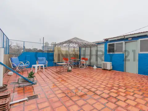 Casa 6 ambientes con 2 baños