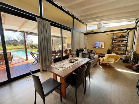 Casa en Alquiler con 2 cocheras