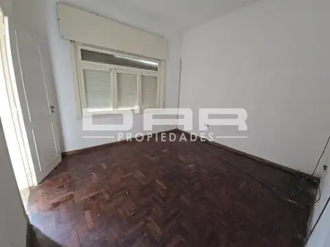 PH 3 AMBIENTES C/PATIO CUBIERTO EN PB AL FRENTE Y ENTRADA INDEP. SIN EXPENSAS!