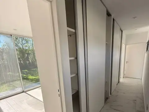 Casa en Venta con 3 cocheras