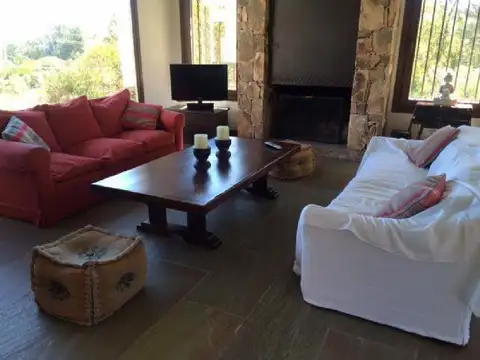 Casa 5 ambientes con 3 baños