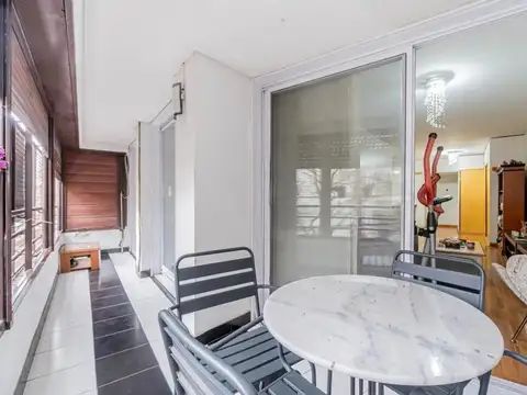 VENTA SEMI PISO 4 AMBIENTES RECICLADO BALCON HAB Y BAÑO DE SERV