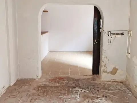 Casa de pasillo a reciclar en barrio Matheu