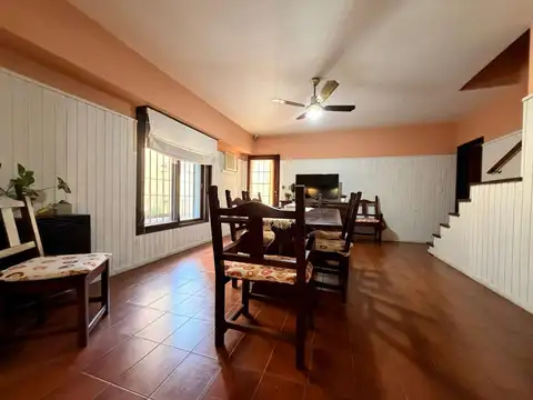 Casa en Venta con 3 cocheras