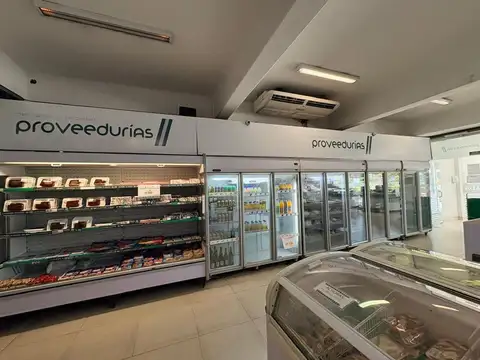 Venta locales con estacionamiento frente UNICENTER