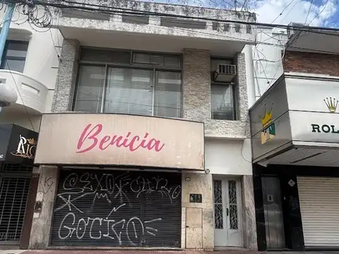 EN VENTA LOCAL CÉNTRICO MÁS TRES PROPIEDADES