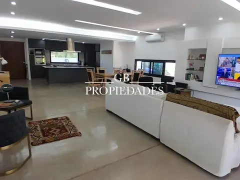 Casa 3 ambientes con 3 baños