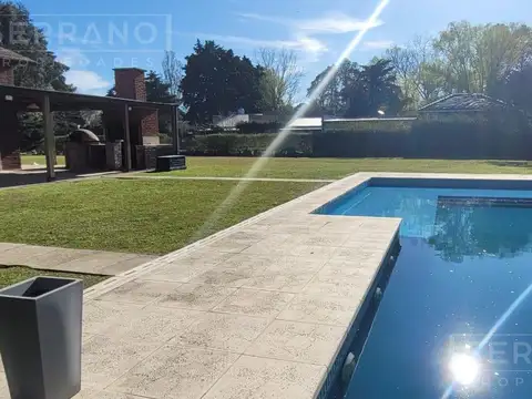 Casa en Venta con 13 cocheras