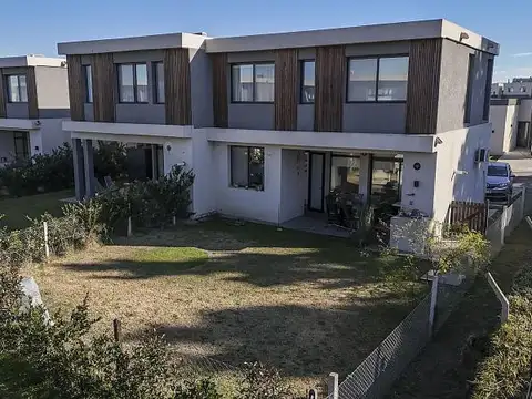 TOWN HOUSE EN VENTA IMPECABLE Y MODERNA EN BARRIO EL ALJIBE