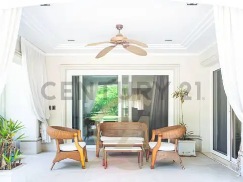 Casa 7 ambientes con 5 baños