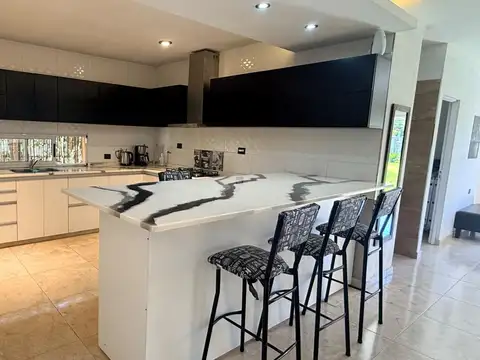 Casa en Venta con 4 cocheras