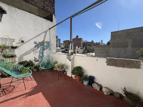 DEPARTAMENTO DE ESCALERA EN PISO EXCLUSIVO CON 3 DORMITORIOS