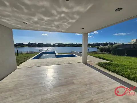 Casa 6 ambientes con 4 baños
