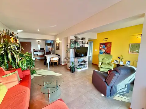 Excelente duplex. 4 ambientes. Cochera y Terraza